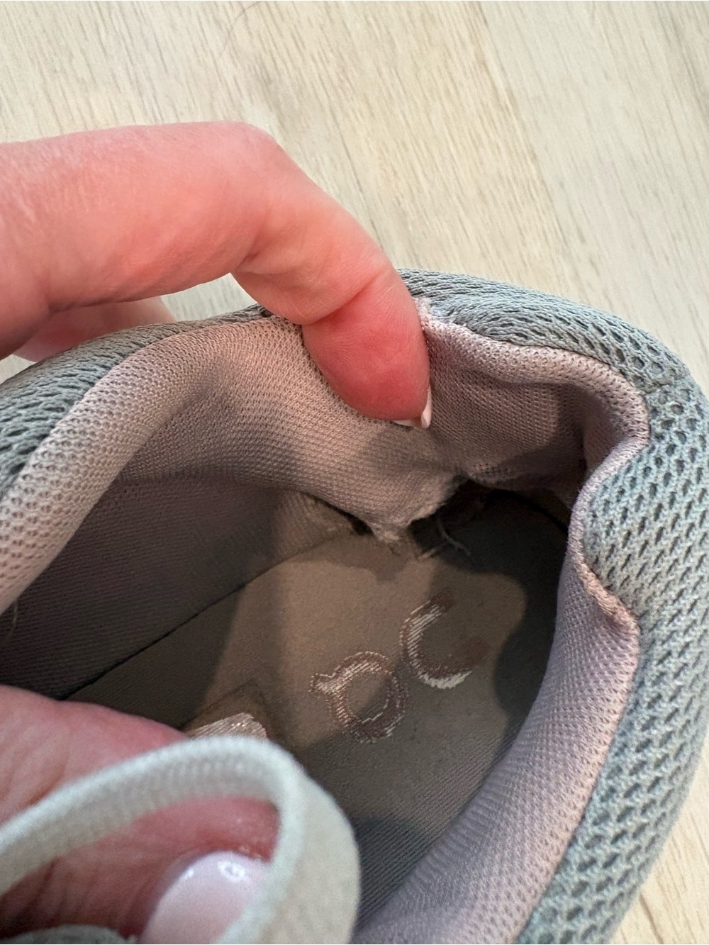 On Running Women’s Low-Top Sneakers in Off-White - Picture 7 of 8